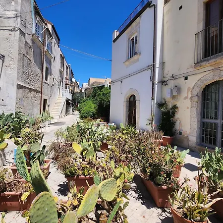 Ortigia Vicolo Lettighieri 28 * Siraküza